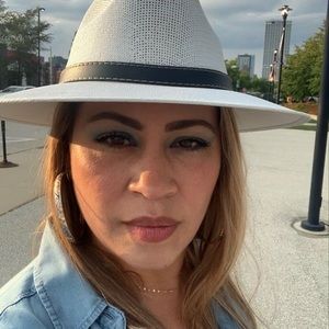 Meet your Posher, Yadira